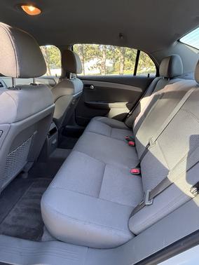 White 2009 Chevrolet Malibu Hybrid Base