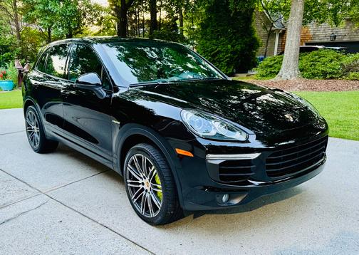 Black 2016 Porsche Cayenne Cayenne S E-Hybrid
