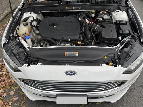 White 2017 Ford Fusion SE