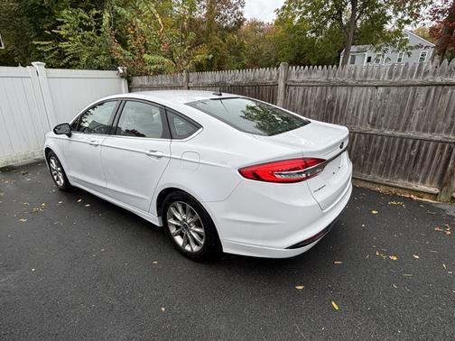 White 2017 Ford Fusion SE