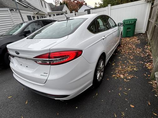 White 2017 Ford Fusion SE