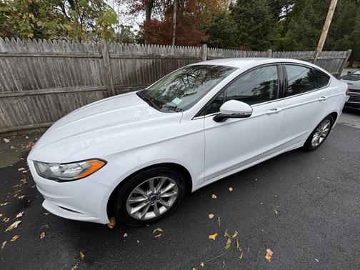 White 2017 Ford Fusion SE