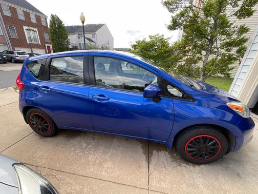 Blue 2015 Nissan Versa Note SV