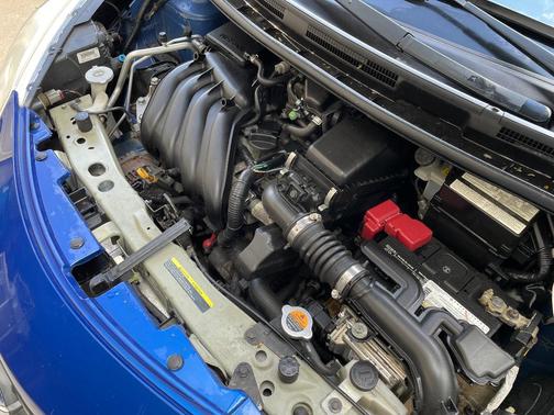 Blue 2015 Nissan Versa Note SV