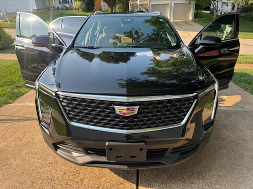 Black 2024 Cadillac XT4 Luxury