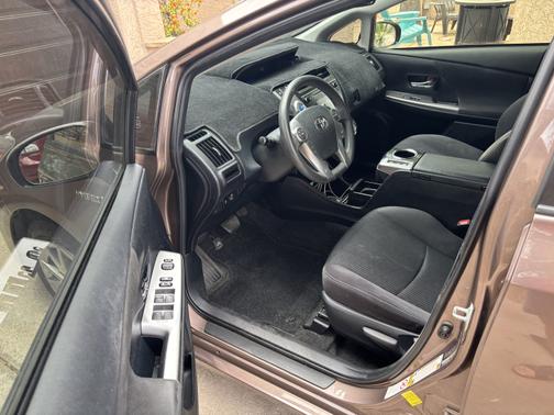 2015 Toyota Prius v Three