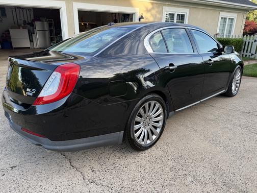 2014 Lincoln MKS Base