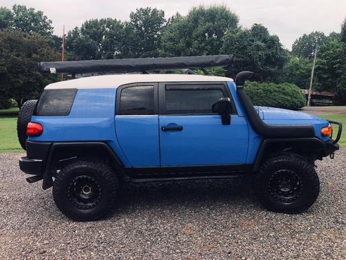 Blue 2007 Toyota FJ Cruiser Base