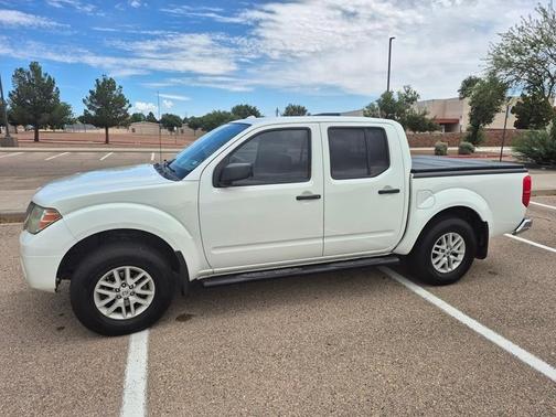 White 2018 Nissan Frontier SV