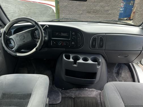 2000 Dodge Ram Van 1500