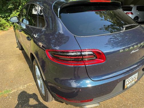 Blue 2018 Porsche Macan Macan