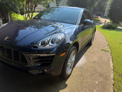 Blue 2018 Porsche Macan Macan