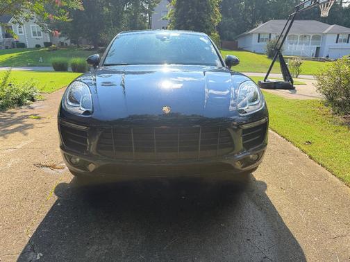 Blue 2018 Porsche Macan Macan
