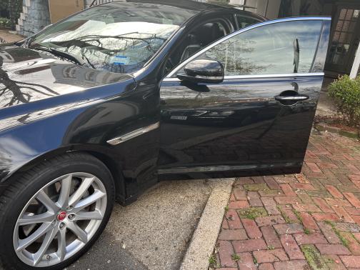 Photo 3 of 27 of 2015 Jaguar XJ Base