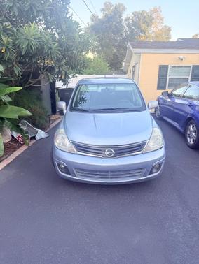 Blue 2011 Nissan Versa 1.8 SL
