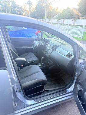 Blue 2011 Nissan Versa 1.8 SL