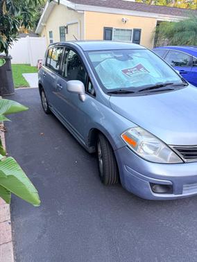 Blue 2011 Nissan Versa 1.8 SL