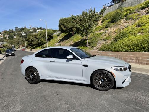 Photo 3 of 19 of 2020 BMW M2 Competition