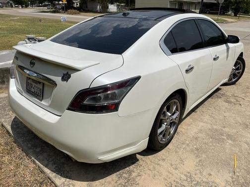 White 2014 Nissan Maxima SV
