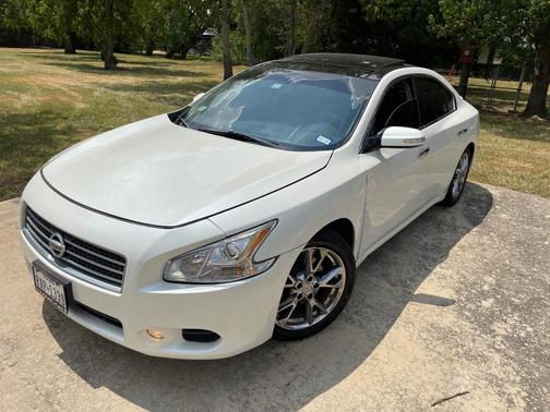 White 2014 Nissan Maxima SV