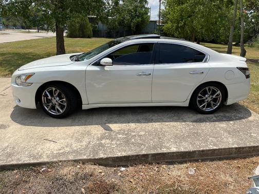 White 2014 Nissan Maxima SV