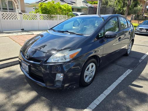 Gray 2011 Toyota Prius II