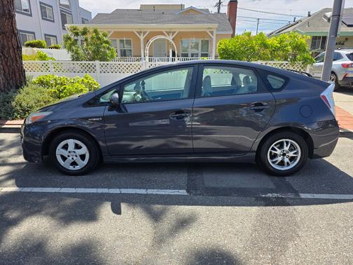 Gray 2011 Toyota Prius II