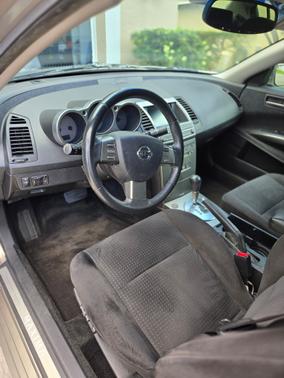 2004 Nissan Maxima SE