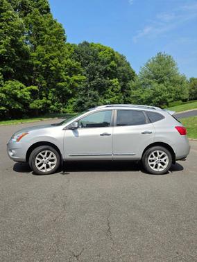 Silver 2011 Nissan Rogue SV
