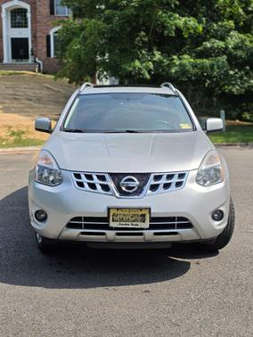 Silver 2011 Nissan Rogue SV