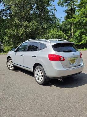 Silver 2011 Nissan Rogue SV