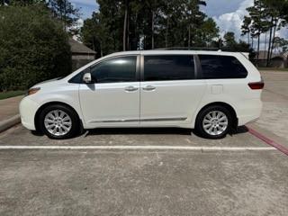 White 2015 Toyota Sienna Limited