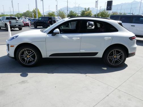 2020 Porsche Macan Macan