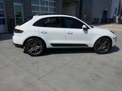 2020 Porsche Macan Macan
