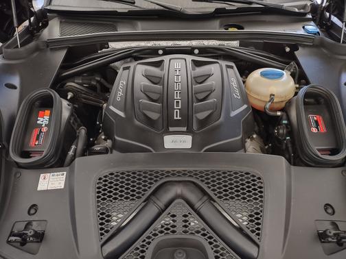 2016 Porsche Macan Macan Turbo