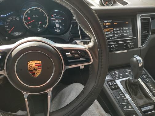 2016 Porsche Macan Macan Turbo