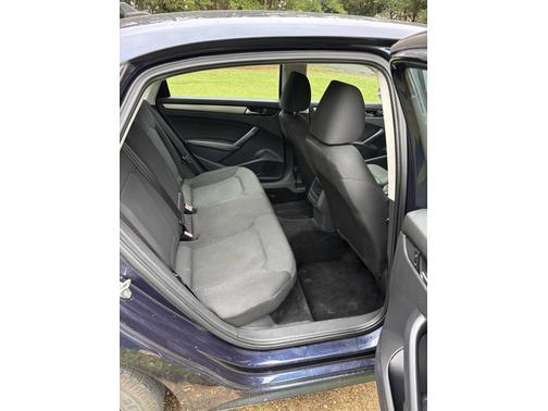 2015 Volkswagen Passat 1.8T Auto S