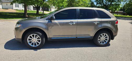 Brown 2012 Lincoln MKX Base