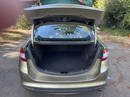 Green 2013 Ford Fusion SE
