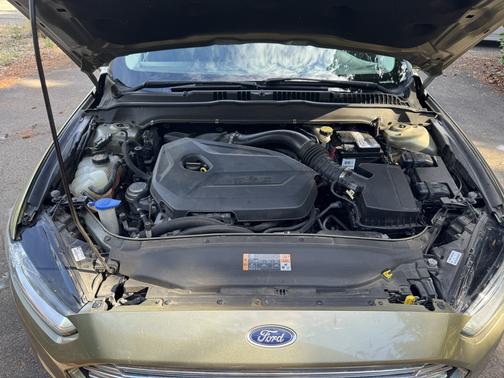 Green 2013 Ford Fusion SE