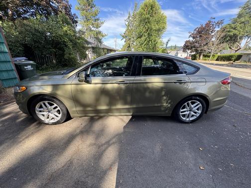 Green 2013 Ford Fusion SE