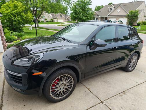 Black 2016 Porsche Cayenne Cayenne Turbo