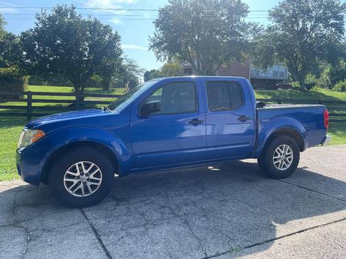 Blue 2014 Nissan Frontier SV