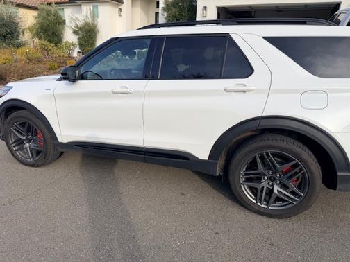 2025 Ford Explorer ST-Line 4WD