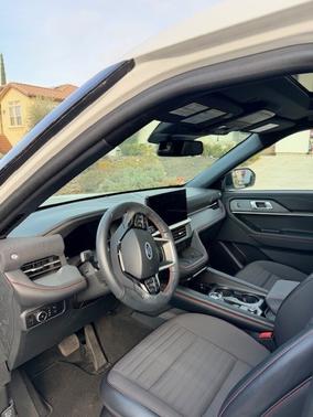 2025 Ford Explorer ST-Line 4WD