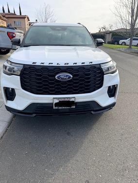 2025 Ford Explorer ST-Line 4WD