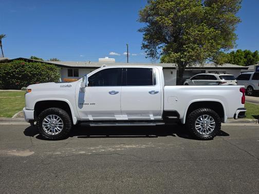 White 2020 Chevrolet Silverado 2500 High Country