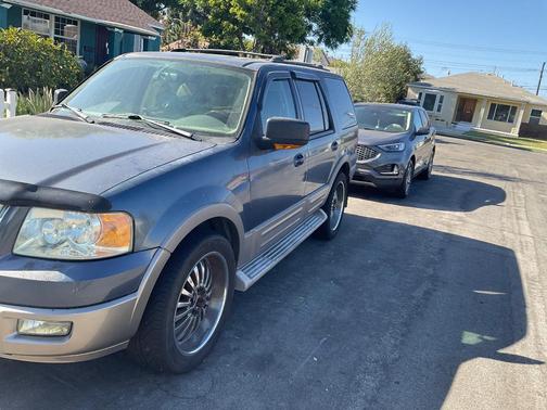 Blue 2004 Ford Expedition Eddie Bauer