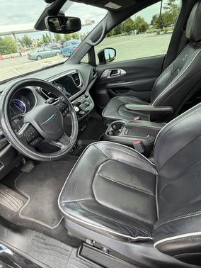 Black 2019 Chrysler Pacifica Hybrid Limited