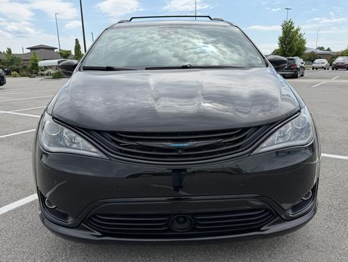 Black 2019 Chrysler Pacifica Hybrid Limited